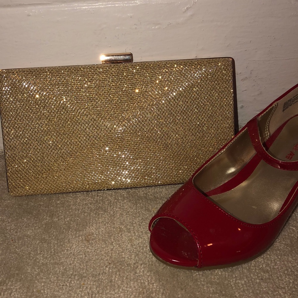 Sparkly gold purse for any occasion🎉